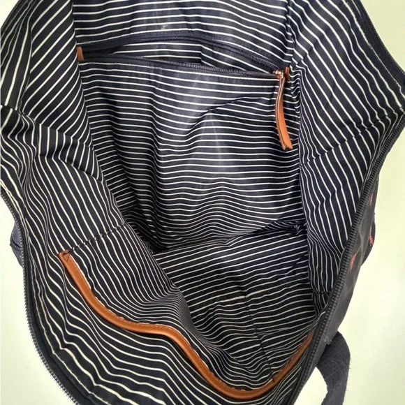 Stella & Dot Expandable Daytripper Bag, Navy with Red Arrows - Picture 6 of 7
